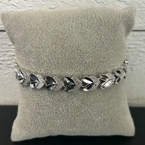 🤍 NWOT- 7.5” White Gold Filled Double Heart Link Bracelet